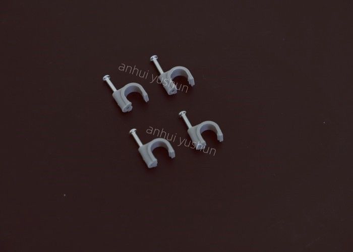 Hoge duurzaamheid Plastic Cable Clips 4mm - 25mm Voor binnen / buiten kabelbeheer