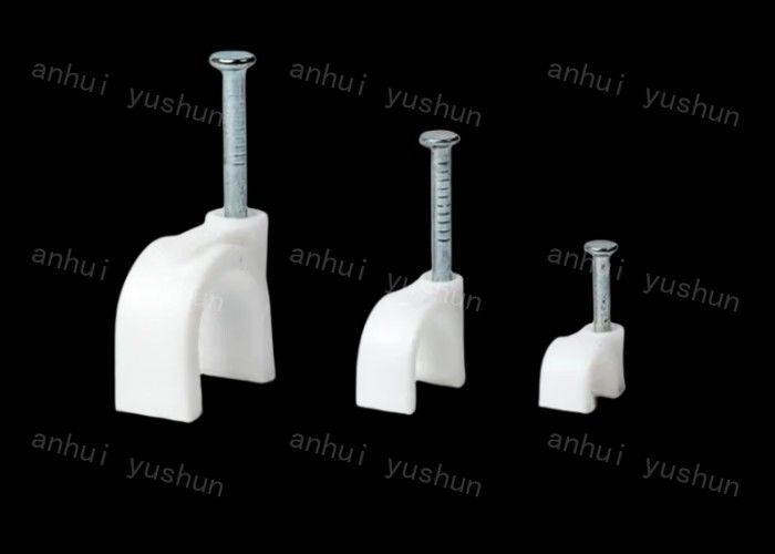 Makkelijk te installeren plastic kabelclipjes voor gebruik binnen/buiten met kenmerken en voordelen