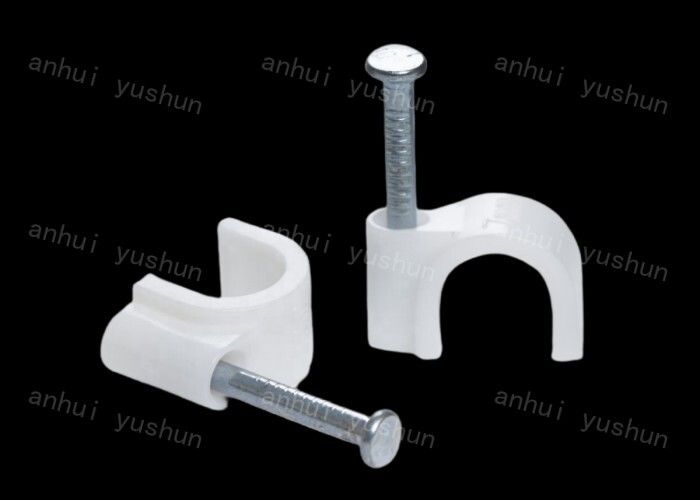 Witte of zwarte plastic kabelclamps voor een gemakkelijke installatie in zakken/dozen