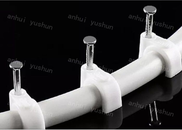 10mm Hoge Duurzaamheid en de Flexibele Klemmen van de de Klemmen Plastic Ronde Regelbare Kabel van de Spijker Plastic Kabel